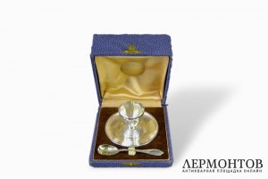 Подарочный набор под яйцо. Серебро 950 пробы. Франция, XIX век.