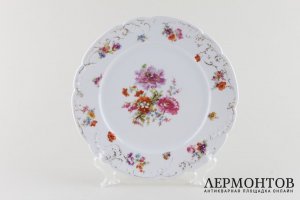 Тарелка с изображением цветов. Фарфор. Товащество Кузнецова, 1889-1917