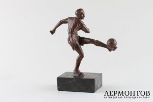 Скульптура Футболист. Западная Европа, 1920-1930-е гг. Бронза.