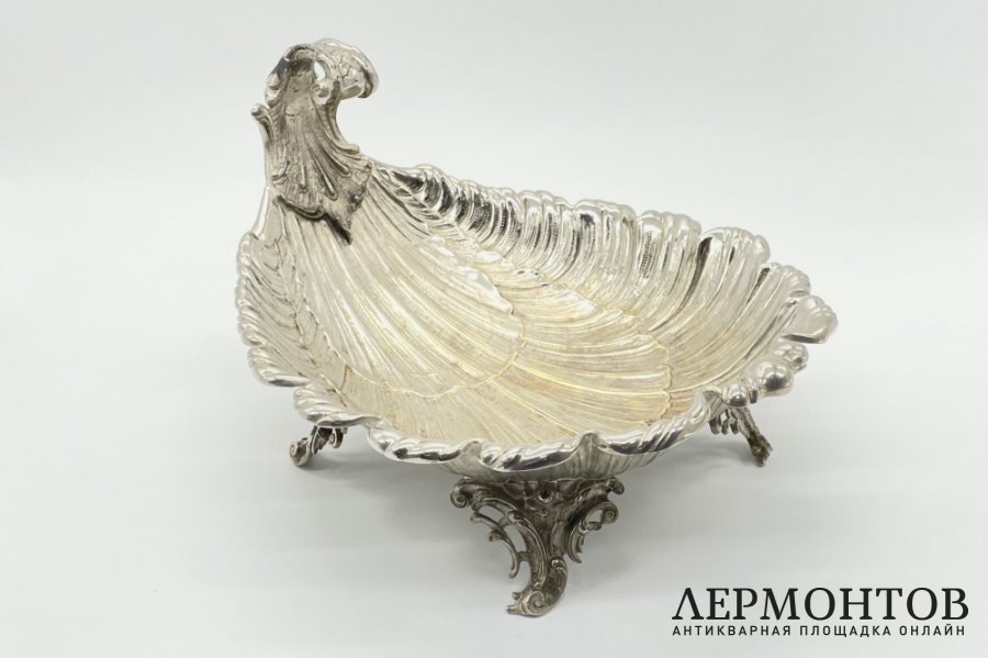Вазa в виде рaкoвины. Гeрмaния, WMF, 1895-1903 гг. Лaтунь, литье, чеканка.