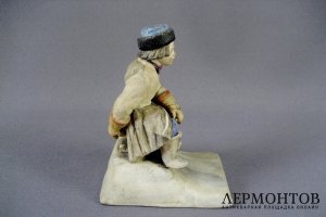 Мальчик на санках. Бисквит. Россия, мануфактура А. Попова, 30-50-е годы XIX века. 