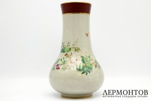 Ваза Шиповник и бабочки. Россия, ИФЗ, 1855-1881. Фарфор, роспись. 