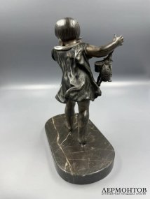 Скульптура «Девочка с Арлекином» в стиле ар-деко. Шпиатр, Франция, 1920–1930 годы