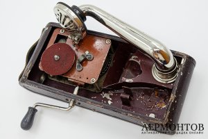 Патефон портативный Малютка. СССР, Московский патефонный завод, 1950-1956 гг. Рабочий