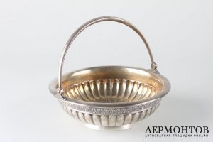 Чайный набор в родной коробке. Молочник, сахарница, щипцы. Россия, мастер СП, 84 пр.