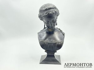 Бюст Девушки. Зап. Европа, 19 век. Бронза, патинирование.