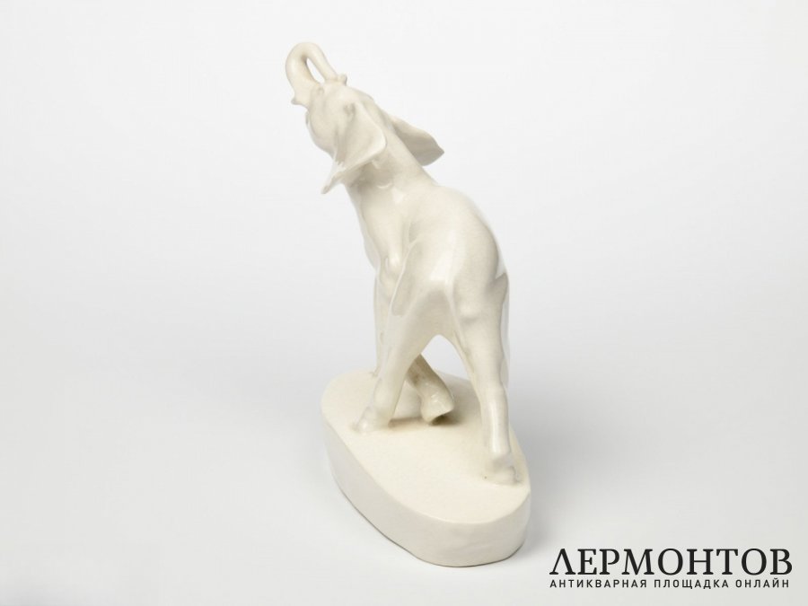 Статуэтка «Бегущий слон». Bechyne, Чехословакия, 1922–1942 годы