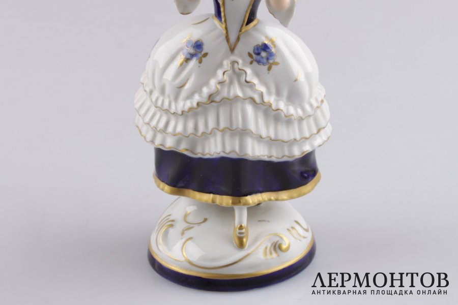 Статуэтка. Танцующая девушка. Фарфор, роспись. Royal Dux Bohemia, XX век.