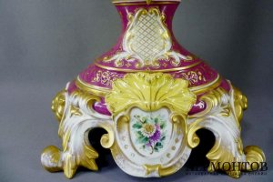 Ваза. Фарфор. Испания, Santa Clara Vigo 40-50- е годы ХХ века. Высота 65 см.