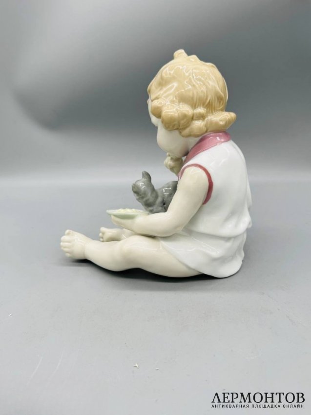 Статуэтка «Девочка с кошкой». Фарфор, роспись, Grafenthal, Германия, 1985–1990 годы