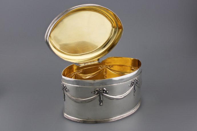 Конфетница в виде шкатулки. Серебро 833 пробы. Нидерланды. Начало XX в.