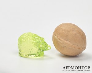 Статуэтка «Ёжик». Урановое стекло, Чехия