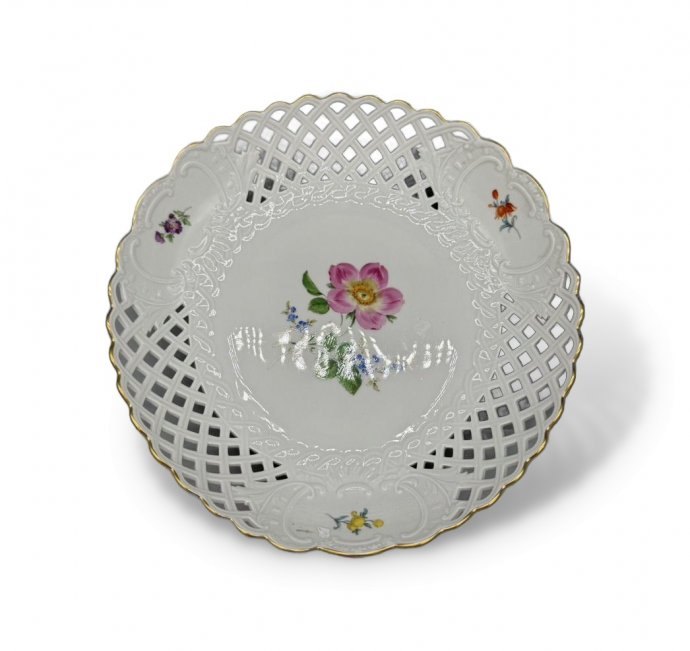 Блюдо с прорезным декором и цветами. Фарфор, роспись, Meissen, Германия, 20 век