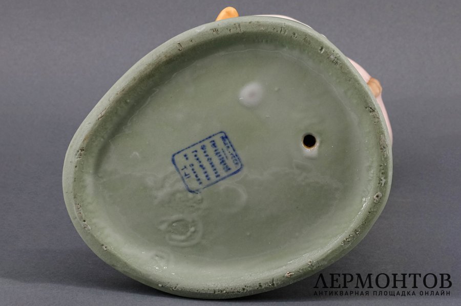 Статуэтка Материнство. Фарфор, роспись. СССР, Городница, 1930е гг.