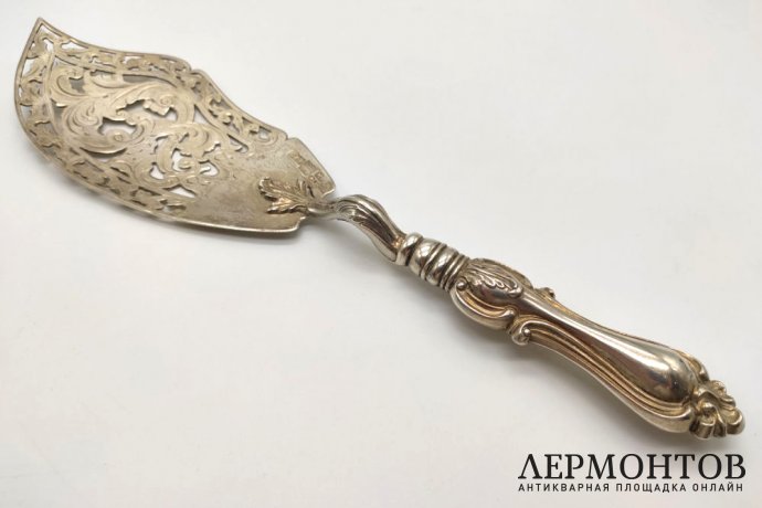 Лопатка для рыбы в стиле барокко. Серебро 84 пр. Российская империя, Петербург, 1850.