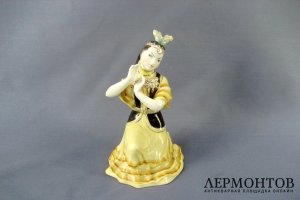 Композиция Казахский танец. Фарфор. СССР, 60-е годы ХХ века.
