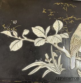 Шкатулка с птицей, цветами и бабочкой. Дерево, перламутр, Китай, 2-я половина 20 века