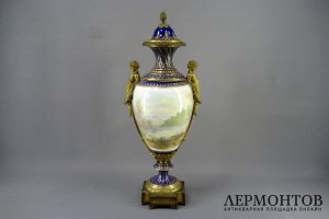 Декоративная ваза Влюбленные. Фарфор, бронза. Франция, Севр, 1787 год. Высота 53 см.