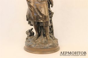 Скульптура. Сборщица ягод. Бронза. Матюрен Моро. Франция.