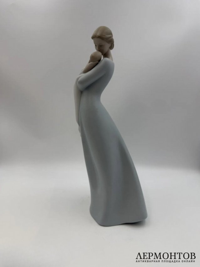 Статуэтка «Настоящая любовь» (A Mother's Embrace). Фарфор, Lladro, скульптор Marco Antonio Noguerón, Испания
