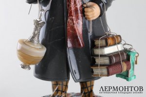 Скульптура Коллекционер антиквариата. Камнерезная работа. Екатеринбург.