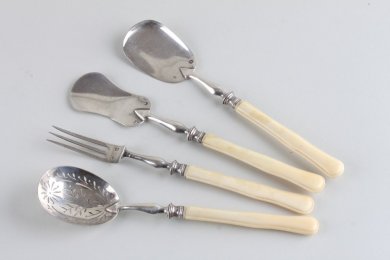 Набор для закусок. Серебро 950 пробы, кость. Франция, XIX век.
