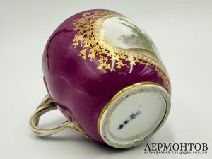 Чашка с галантной сценой. Meissen, 18 век. Фарфор, роспись.