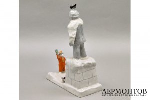 Статуэтка Привет Ленину. Скульптор Львов Ю.М. Фарфор, роспись. Песочное, 1980-2000е