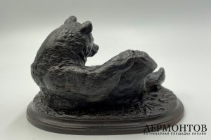 Скульптура Медвежонок валяющийся. Россия, Каслинский завод, 1937-1940 гг. Чугун.