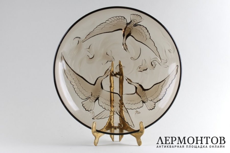 Глубокое блюдо art dеco из коричневого стекла. Verlys. Франция, 1930-е годы