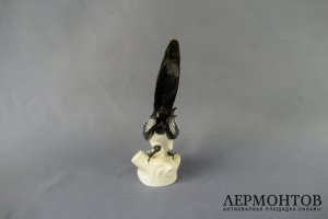 Сорока. Фарфор,ручная роспись. СССР, ЛФЗ, 50-е годы ХХ века.