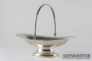 Сухарница в русском стиле. Россия, Москва, мастер И.И.,1888 год. Серебро 84 пробы. 