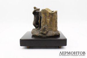 Спичечница из письменного набора Медведь. Россия, 19 век. Бронза, сланец.