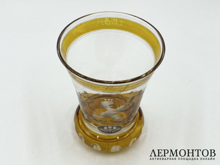 Бокал со львом и девизом. Германия, 1938 год. Цветное стекло.