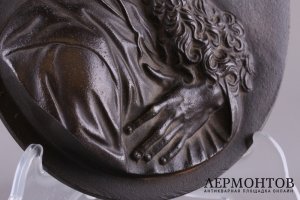 Интерьерный медальон с изображением Апостола Павла. Россия, завод Касли. XIX в.