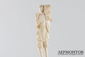 Статуэтка. Дровосек. Слоновая кость. Китай. XIX-XX  вв.