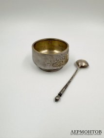 Солонка с ложечкой. Серебро 84 пробы, золочение, Г. Сбитнев, Россия, 1895 год