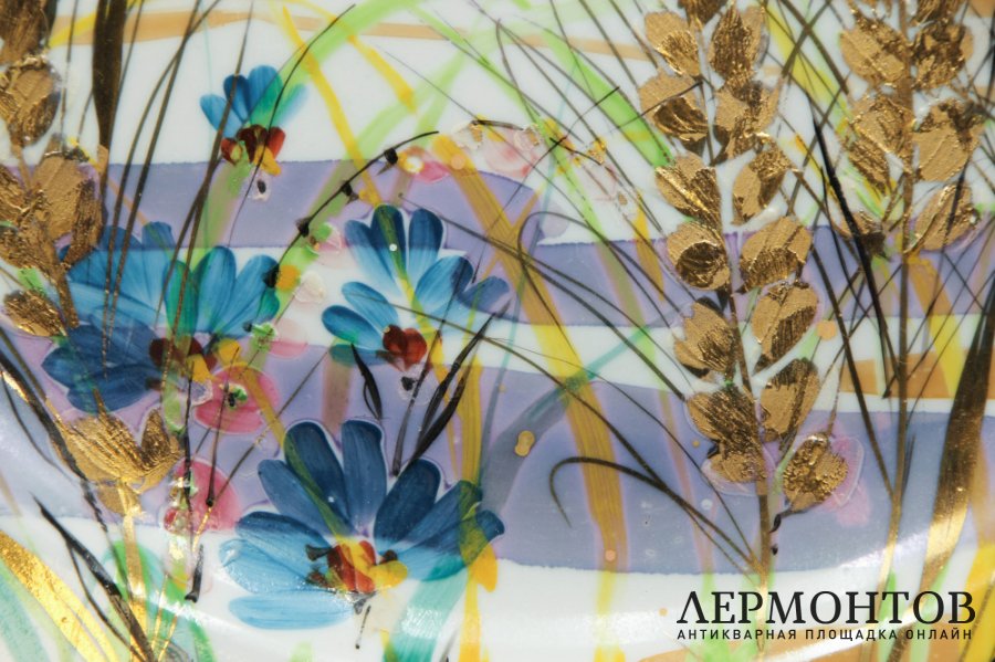 Блюдо авторское. Летнее поле. Яснецов В.К. Дулево, 1980е гг.