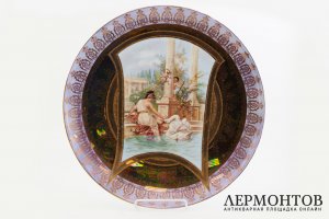 Блюдо настенное Мифы. Российская Империя, Товарищество Кузнецова, 1889-1917 г. Фарфор