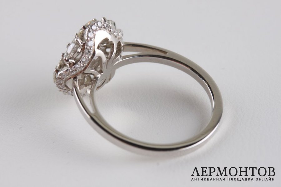 Кольцо круглой формы. Вставка - бриллианты 2,45 ct. Золото 750 пробы.