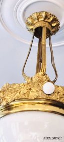 Люстра в стиле модерн с плафоном молочного стекла. Бронза, золочение, Россия, начало 20 века