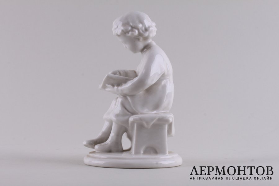 Статуэтка Юный Ленин. СССР, Ленинградский фарфоровый завод, 1950-е гг. Фарфор