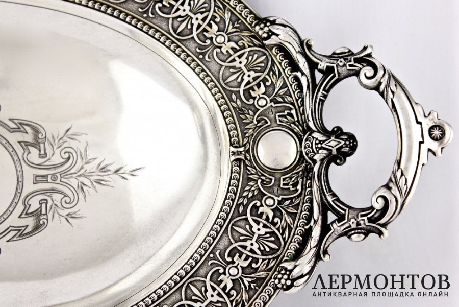 Сухарница на ножках. Серебро 800 пробы. Германия, XIX в.