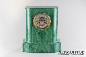 Часы в стиле классицизма, декор. малахитом в технике рус. мозаика. Россия, 1850-60 гг