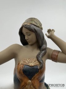 Статуэтка «Ритм Востока II». Фарфор грес, Lladro, скульптор Alfredo Llorens, Испания, 2005–2008 годы