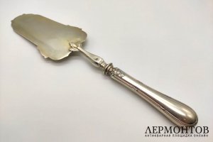 Лопатка с бантом. Серебро 84 пр. Российская империя, братья Хемпель, 1908-1915.