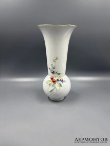 Ваза «Вишни и бабочки». Фарфор, роспись, Meissen, Германия