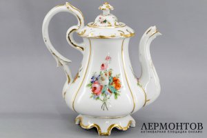 Чайный сервиз на 9 персон, украшенный цветами. Фарфор, роспись. Франция, 1860-90е гг.