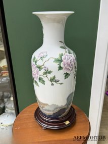 Ваза «Фазан на цветущем пионе». Фарфор, дерево, Lladro, скульптор Julio Ruiz, Испания