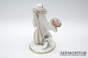 Статуэтка Пьеро с букетом цветов, в стиле ар-деко. Германия, Rosenthal, 1926 год.